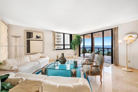 Condominio en venta en Bal Harbour, Florida, 2 dormitorios, 187.48 m2 № 1180927 - foto 17