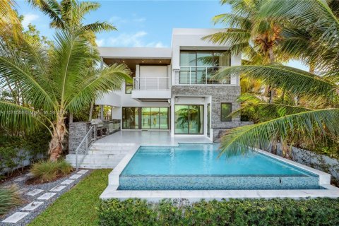 Casa en venta en Miami Beach, Florida, 5 dormitorios, 308.99 m2 № 1151096 - foto 2