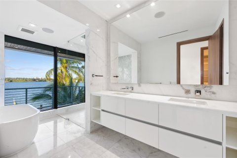 Casa en venta en Miami Beach, Florida, 5 dormitorios, 308.99 m2 № 1151096 - foto 27