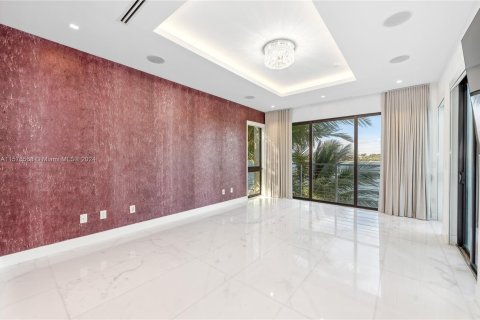 Casa en venta en Miami Beach, Florida, 5 dormitorios, 308.99 m2 № 1151096 - foto 23