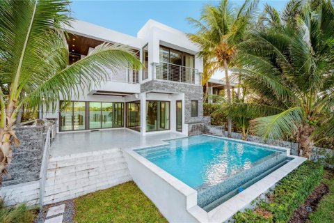 Casa en venta en Miami Beach, Florida, 5 dormitorios, 308.99 m2 № 1151096 - foto 1