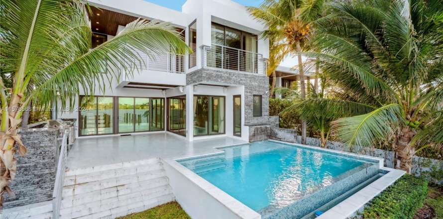 Villa ou maison à Miami Beach, Floride 5 chambres, 308.99 m2 № 1151096