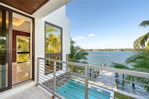 Casa en venta en Miami Beach, Florida, 5 dormitorios, 308.99 m2 № 1151096 - foto 30