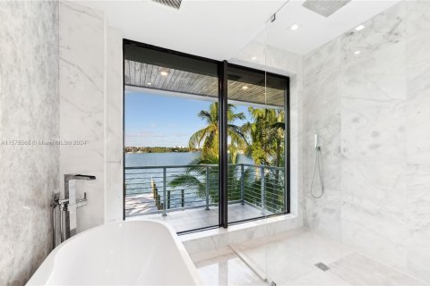 Casa en venta en Miami Beach, Florida, 5 dormitorios, 308.99 m2 № 1151096 - foto 28