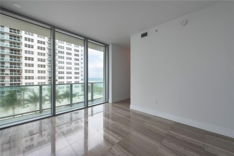 Condo in Miami Beach, Florida, 3 bedrooms  № 1315550 - photo 4