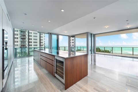 Condo in Miami Beach, Florida, 3 bedrooms  № 1315550 - photo 15