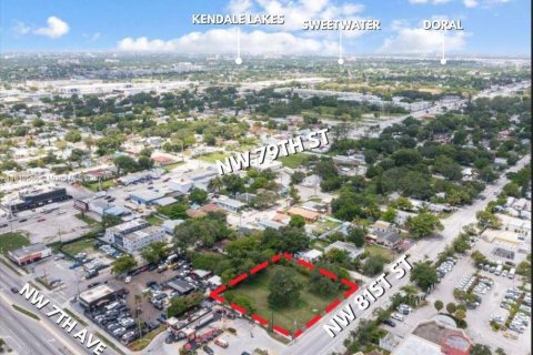 Commercial property in Miami, Florida № 1242225 - photo 1