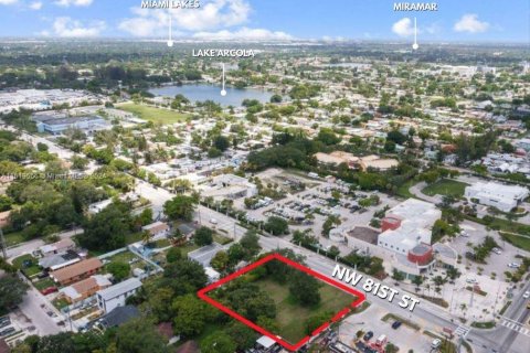 Commercial property in Miami, Florida № 1242225 - photo 2