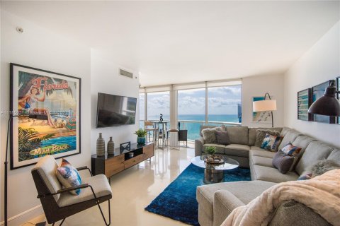 Condominio en alquiler en Miami Beach, Florida, 1 dormitorio, 106.93 m2 № 2800 - foto 2