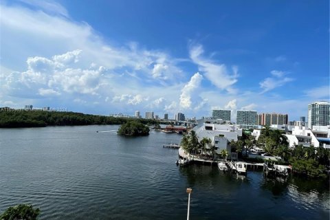 Copropriété à vendre à Sunny Isles Beach, Floride: 1 chambre, 64.57 m2 № 1362772 - photo 11