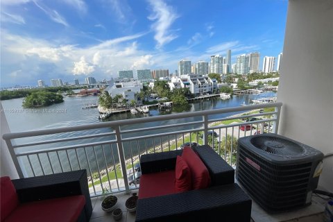 Condo in Sunny Isles Beach, Florida, 1 bedroom  № 1362772 - photo 16