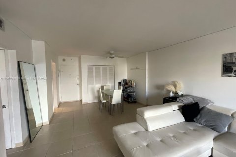 Condominio en venta en Sunny Isles Beach, Florida, 1 dormitorio, 64.57 m2 № 1362772 - foto 8