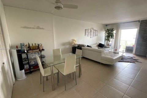 Condo in Sunny Isles Beach, Florida, 1 bedroom  № 1362772 - photo 9