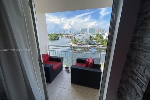 Condo in Sunny Isles Beach, Florida, 1 bedroom  № 1362772 - photo 15