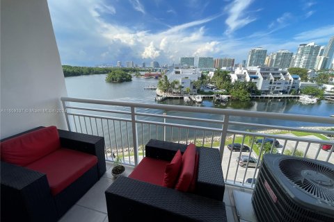 Condo in Sunny Isles Beach, Florida, 1 bedroom  № 1362772 - photo 17