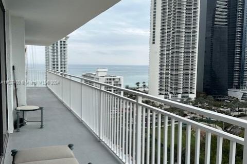 Condo in Sunny Isles Beach, Florida, 3 bedrooms  № 1282013 - photo 1