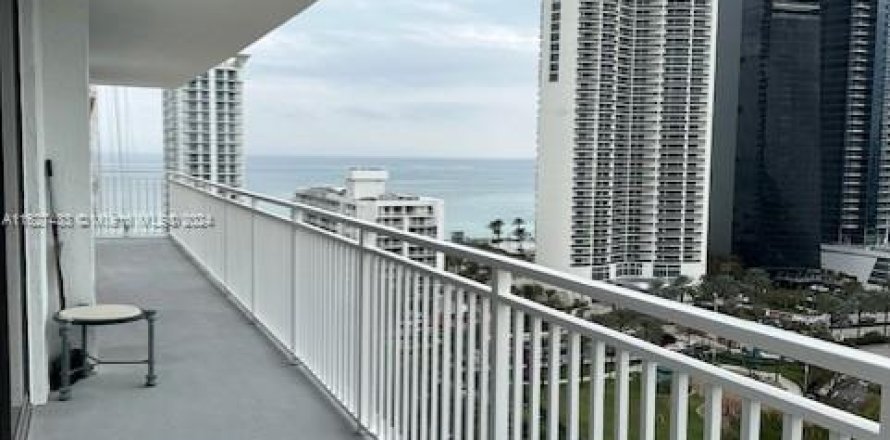 Condo in Sunny Isles Beach, Florida, 3 bedrooms  № 1282013