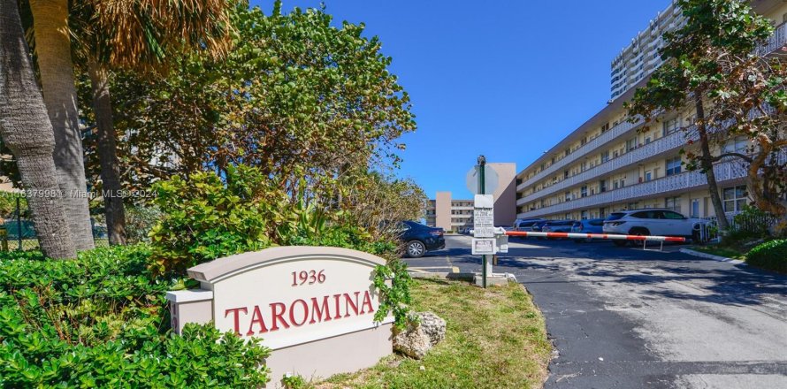 Condominio en Hallandale Beach, Florida, 1 dormitorio  № 1310638