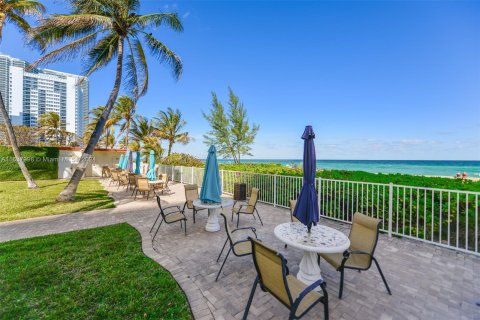 Copropriété à vendre à Hallandale Beach, Floride: 1 chambre, 81.57 m2 № 1310638 - photo 7