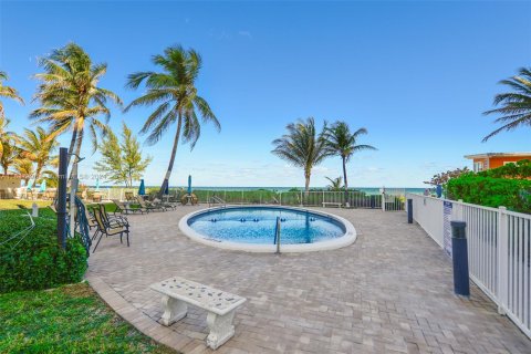 Copropriété à vendre à Hallandale Beach, Floride: 1 chambre, 81.57 m2 № 1310638 - photo 5