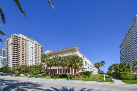 Copropriété à vendre à Hallandale Beach, Floride: 1 chambre, 81.57 m2 № 1310638 - photo 8