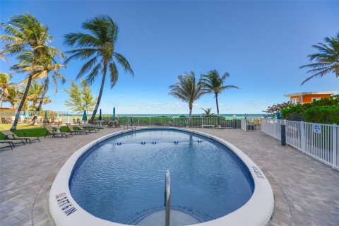 Condominio en venta en Hallandale Beach, Florida, 1 dormitorio, 81.57 m2 № 1310638 - foto 6