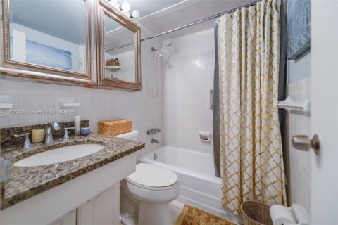 Copropriété à vendre à Hallandale Beach, Floride: 1 chambre, 81.57 m2 № 1310638 - photo 14