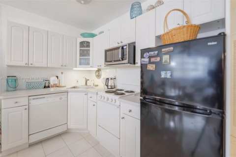 Copropriété à vendre à Hallandale Beach, Floride: 1 chambre, 81.57 m2 № 1310638 - photo 12