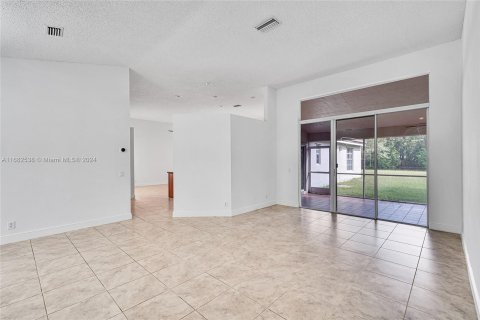 Villa ou maison à vendre à Weston, Floride: 4 chambres, 217.95 m2 № 1423056 - photo 8