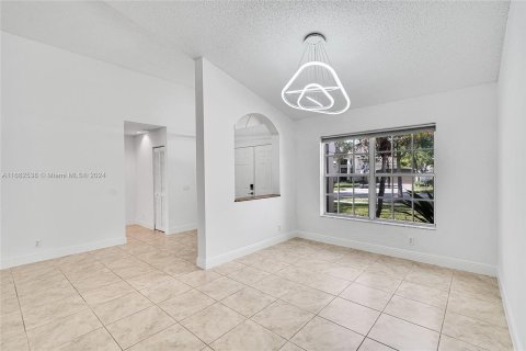 Villa ou maison à vendre à Weston, Floride: 4 chambres, 217.95 m2 № 1423056 - photo 12