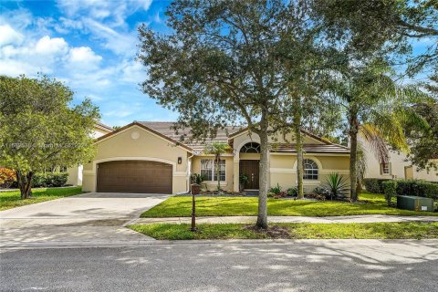 Villa ou maison à vendre à Weston, Floride: 4 chambres, 217.95 m2 № 1423056 - photo 1