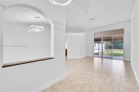 Villa ou maison à vendre à Weston, Floride: 4 chambres, 217.95 m2 № 1423056 - photo 6