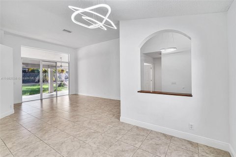 Villa ou maison à vendre à Weston, Floride: 4 chambres, 217.95 m2 № 1423056 - photo 11