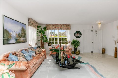 House in Miami, Florida 4 bedrooms, 266.07 sq.m. № 1377065 - photo 6