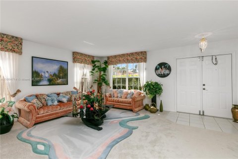 House in Miami, Florida 4 bedrooms, 266.07 sq.m. № 1377065 - photo 4