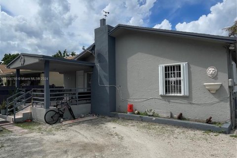 Villa ou maison à vendre à Miami, Floride: 2 chambres, 197.7 m2 № 1377071 - photo 4