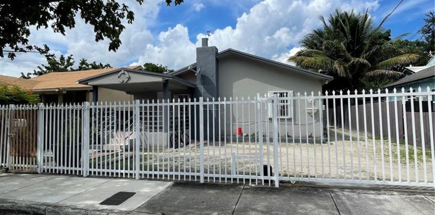 House in Miami, Florida 2 bedrooms, 197.7 sq.m. № 1377071