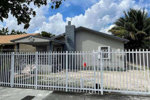 Casa en venta en Miami, Florida, 2 dormitorios, 197.7 m2 № 1377071 - foto 3