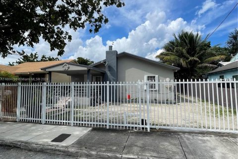 Villa ou maison à vendre à Miami, Floride: 2 chambres, 197.7 m2 № 1377071 - photo 2