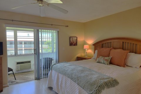 Condo in West Palm Beach, Florida, 1 bedroom  № 1135488 - photo 19