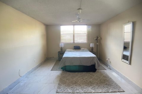 Condo in North Lauderdale, Florida, 1 bedroom  № 1121192 - photo 10
