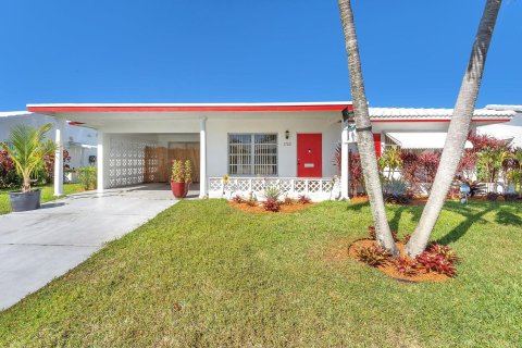 House in Tamarac, Florida 2 bedrooms, 127.74 sq.m. № 1121194 - photo 28