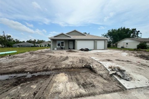 House in Punta Gorda, Florida 4 bedrooms, 204.38 sq.m. № 1107029 - photo 1