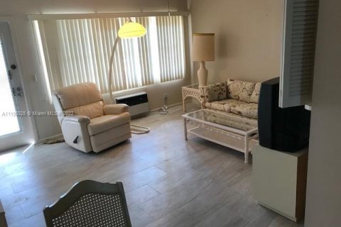Condominio en venta en Boca Raton, Florida, 1 dormitorio, 55.83 m2 № 3662 - foto 2
