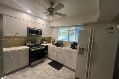 Casa en venta en Biscayne Park, Florida, 2 dormitorios, 152.17 m2 № 1234803 - foto 5