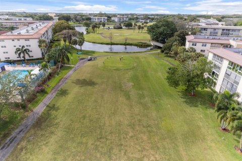 Condo in Coconut Creek, Florida, 2 bedrooms  № 1151401 - photo 3