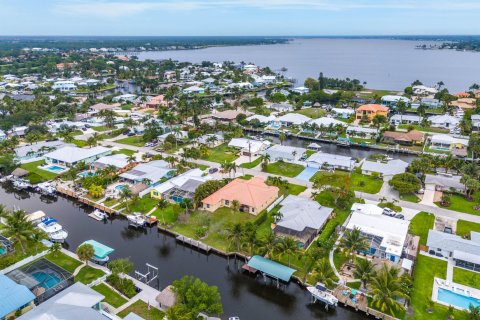 House in Palm City, Florida 4 bedrooms, 258.55 sq.m. № 1161837 - photo 9