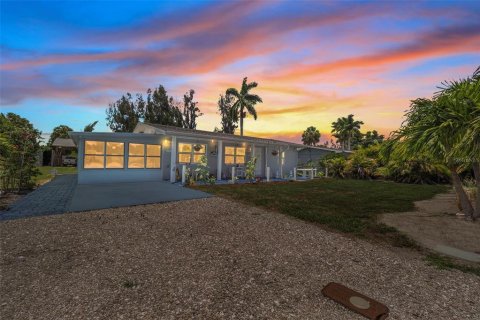 Casa en venta en Punta Gorda, Florida, 3 dormitorios, 128.21 m2 № 1245798 - foto 1