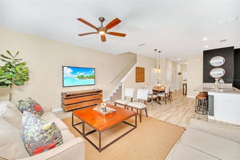 Townhouse in STOREY LAKE in Kissimmee, Florida 5 bedrooms, 197.7 sq.m. № 1362943 - photo 5