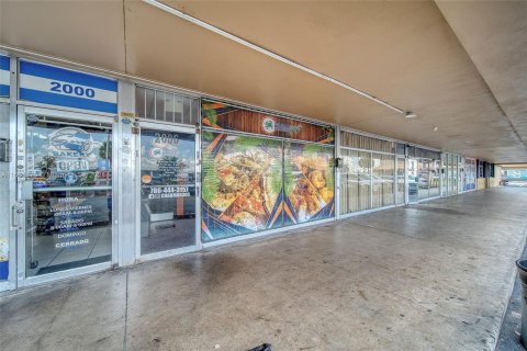 Commercial property in Opa-locka, Florida № 1369013 - photo 2